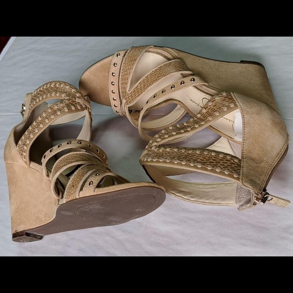 JESSICA SIMPSON TAN SUEDE WEDGES - Picture 5 of 11